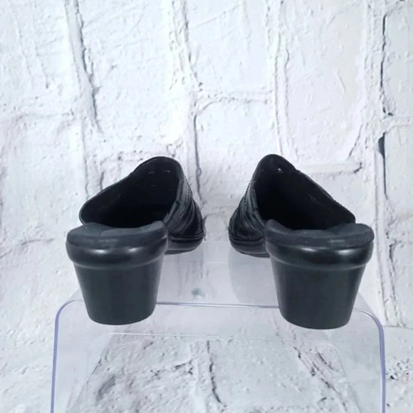 Clarks Bendable Womens Sz 9 Slip On Clogs Mules Black Leather Monochrome Classic - Picture 7 of 10